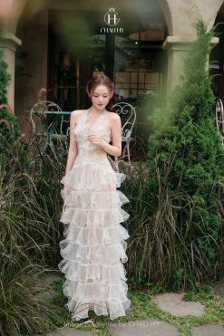 Đầm V1973 — Laurel Lace Dây Một Vai Nhiều Tầng Kem Ngà Bồng Bềnh CH034
