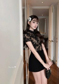 Bộ Áo Ren Cổ Sen 2 Lớp Kèm Chân Váy Đen Nữ Tính — Đơn Màu Đen  TSTK0013
