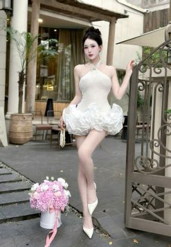 Váy Yếm Chân Bồng Đính Đá Cổ Sang Chảnh — 2 Màu Đỏ/Trắng  TSTK005