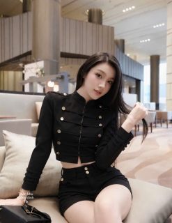 Set Áo Khoác Nút Vàng Phối Chân Váy Ngắn Đen Năng Động — Size S/M  TMTK001